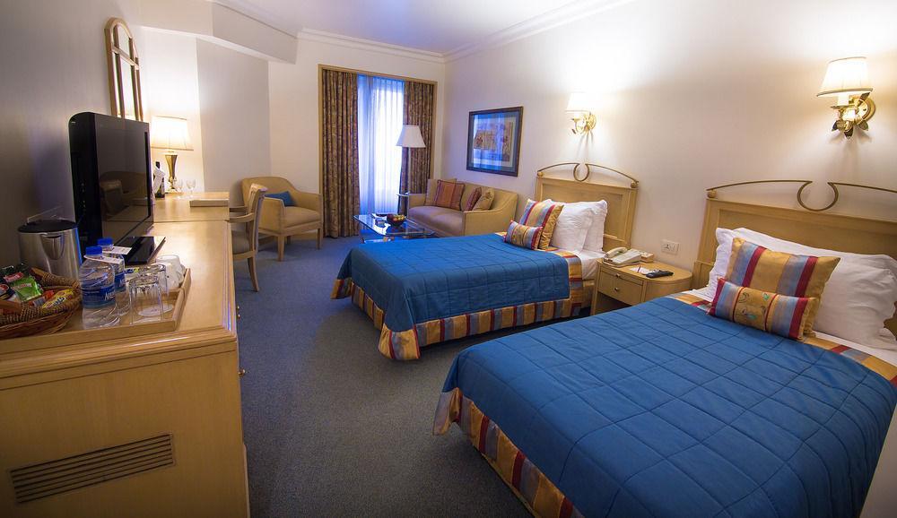 The Orchid Hotel Mumbai Vile Parle Exteriör bild A room at the Hilton San Francisco