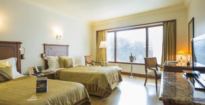 The Orchid Hotel Mumbai Vile Parle Exteriör bild A room at the Taj Bengal