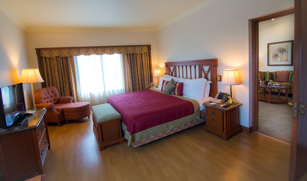 The Orchid Hotel Mumbai Vile Parle Exteriör bild A bedroom at the Taj Bengal