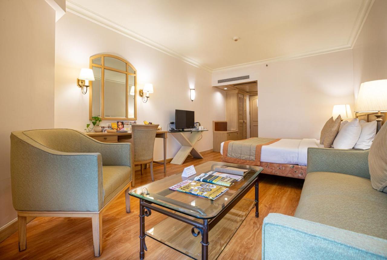 The Orchid Hotel Mumbai Vile Parle Exteriör bild A room at the hotel
