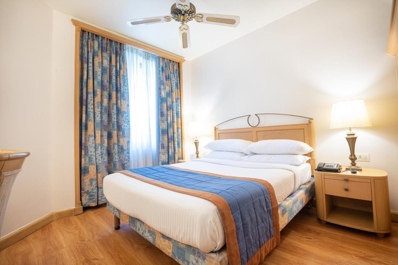 The Orchid Hotel Mumbai Vile Parle Exteriör bild A bedroom at the hotel