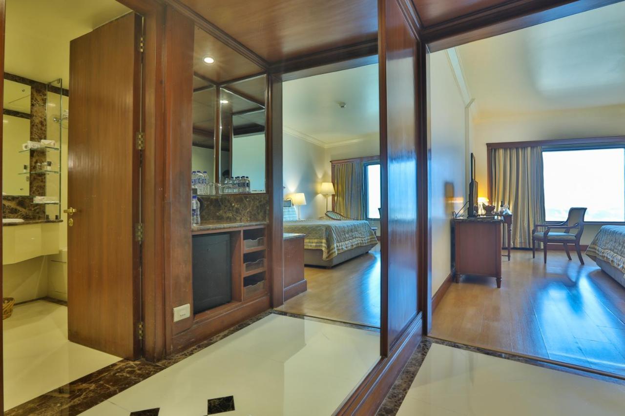 The Orchid Hotel Mumbai Vile Parle Exteriör bild A suite at the Taj Bengal